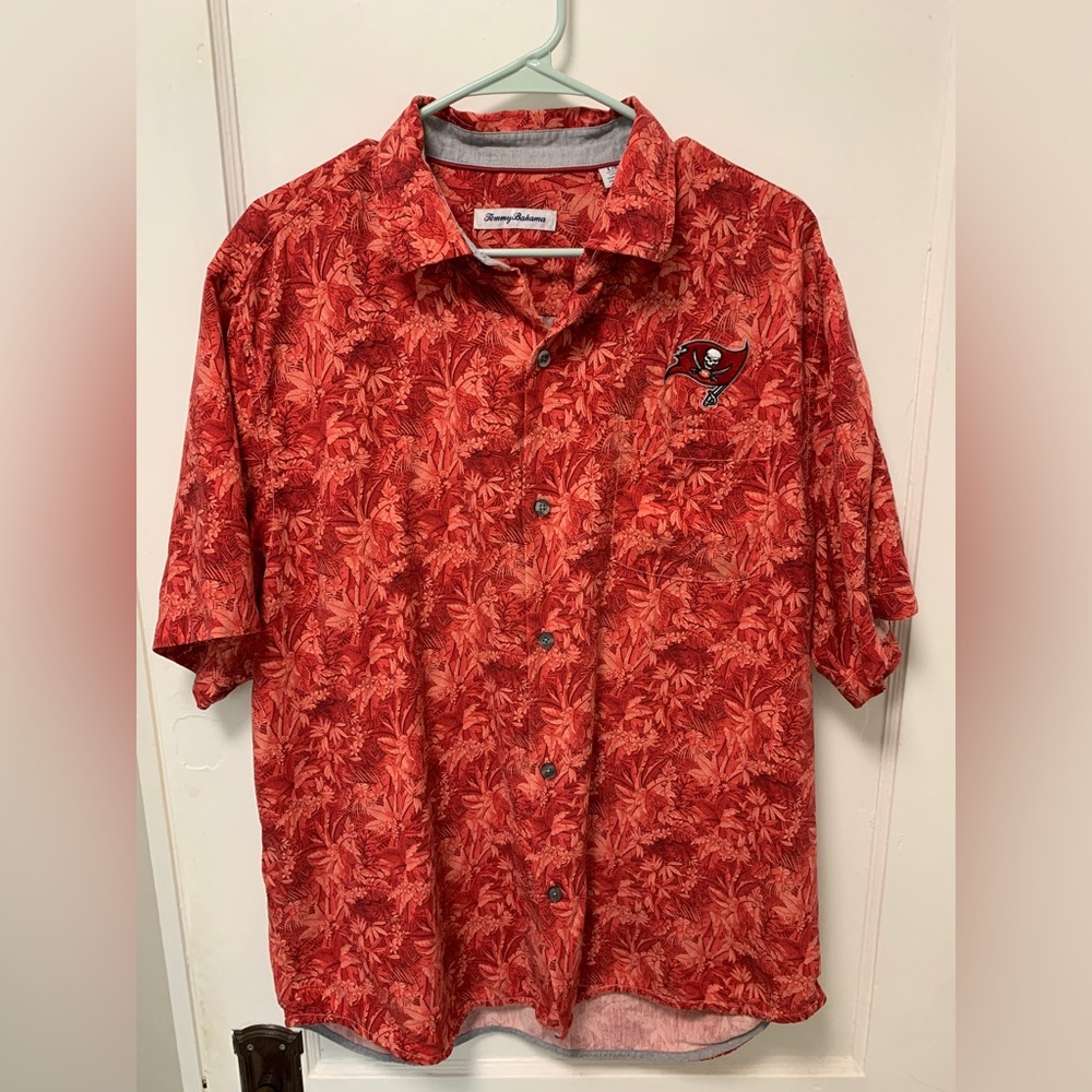 Tommy Bahama Tampa Bay Buccaneers Red Hawaiian Shirt - Men's Size Large